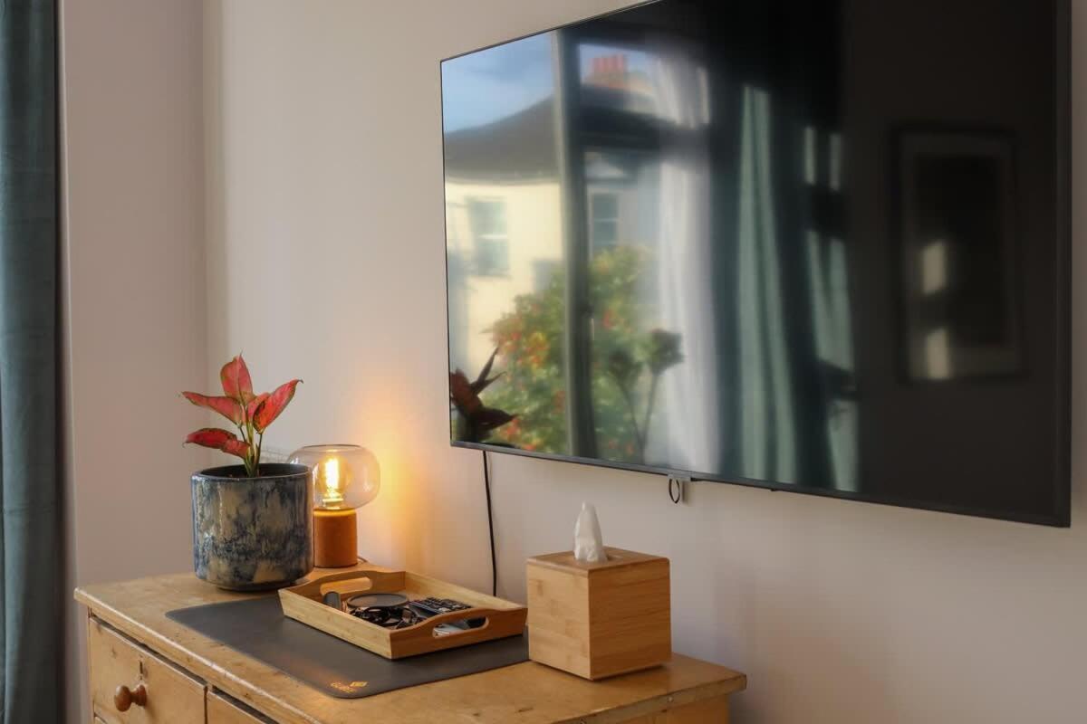 Modern Double Bedroom In City Apartment Room 1 伦敦 外观 照片